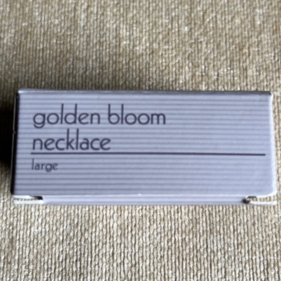 VINTAGE (1991) AVON  GOLDEN BLOOM NECKLACE - Picture 4 of 4